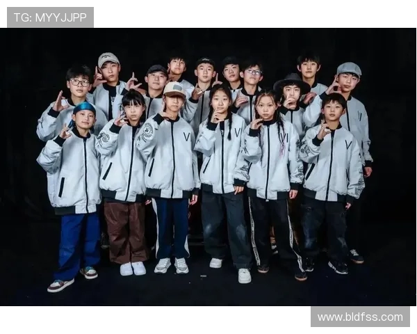 南京街舞队与重庆街舞队赛后复盘分析意识碰撞与团队协作的精彩瞬间 南京街舞队与重庆街舞队赛后复盘分析意识碰撞与团队协作的精彩瞬间