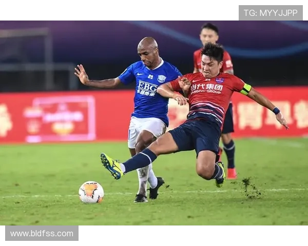 重庆足球队与上海足球队赛后复盘团队协作的成功与不足分析