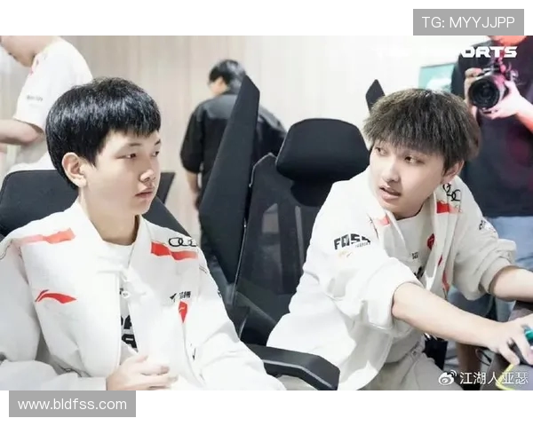 TES鏖战KT巅峰对决上演中韩强强碰撞引燃赛场激情